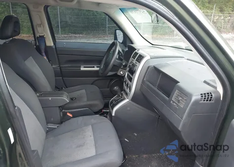 2008 Jeep Patriot Sport из США, поврежденный, VIN 1J8FT28W28D713825